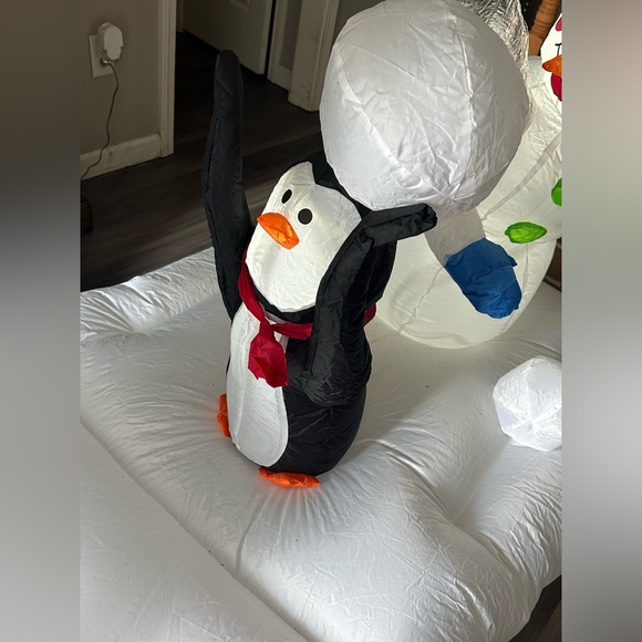 Inflatable Snowmen Throwing Snowball Christmas Winter Large Inflatable - Picture 8 of 16